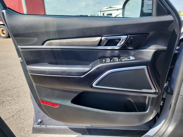 Vehicle image 19 of 29