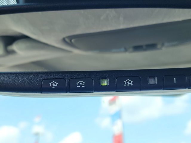 Vehicle image 28 of 29