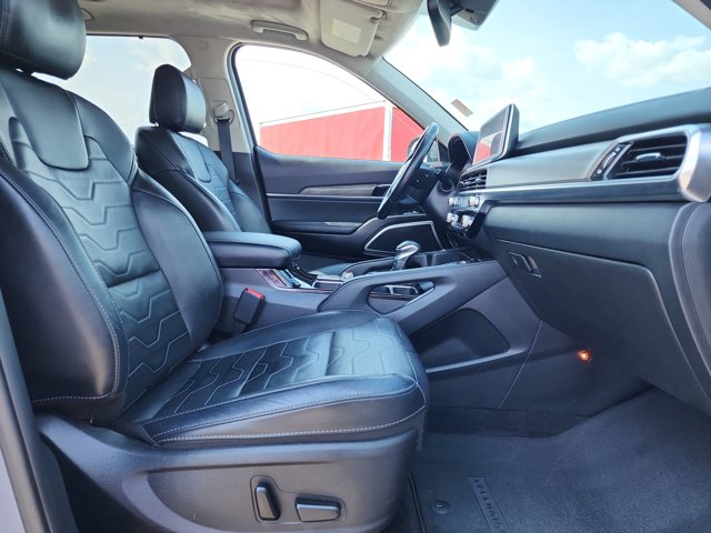 Vehicle image 17 of 29