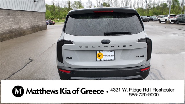 Vehicle image 10 of 32