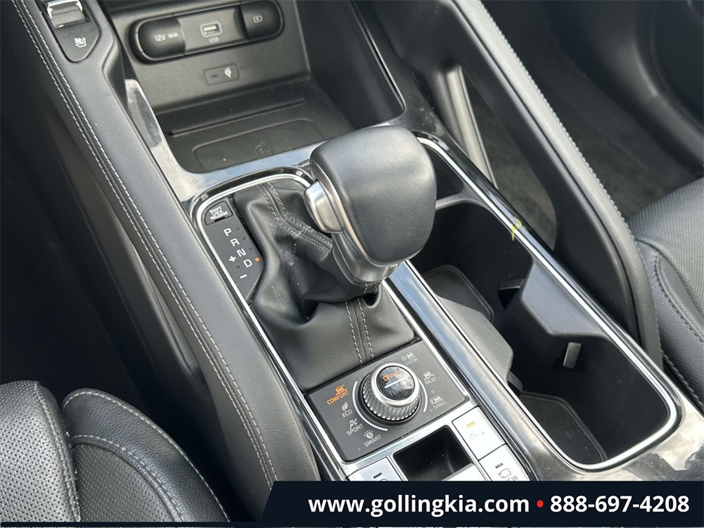 Vehicle image 23 of 32