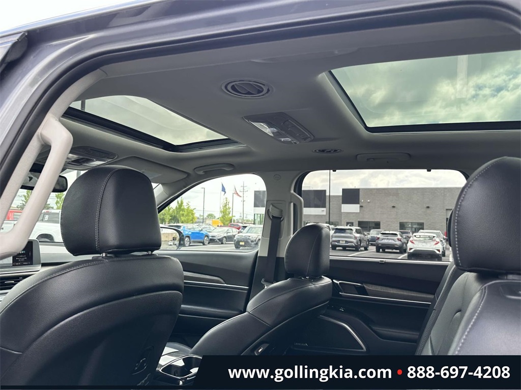 Vehicle image 26 of 32