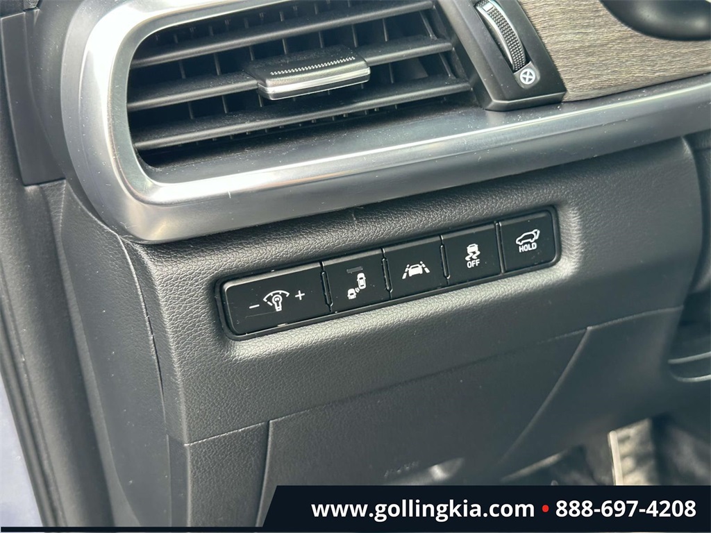 Vehicle image 20 of 32