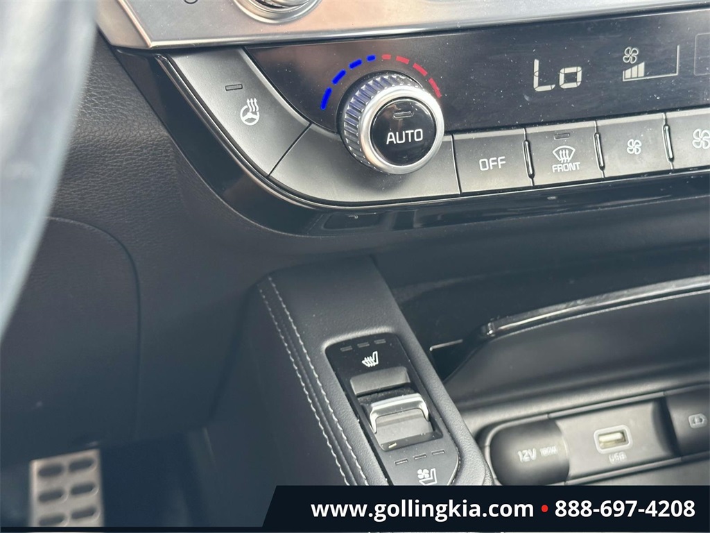 Vehicle image 19 of 32