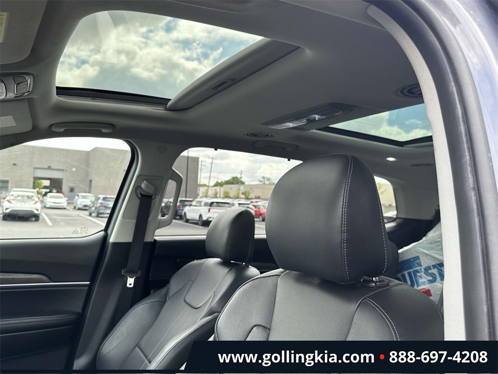 Vehicle image 18 of 32