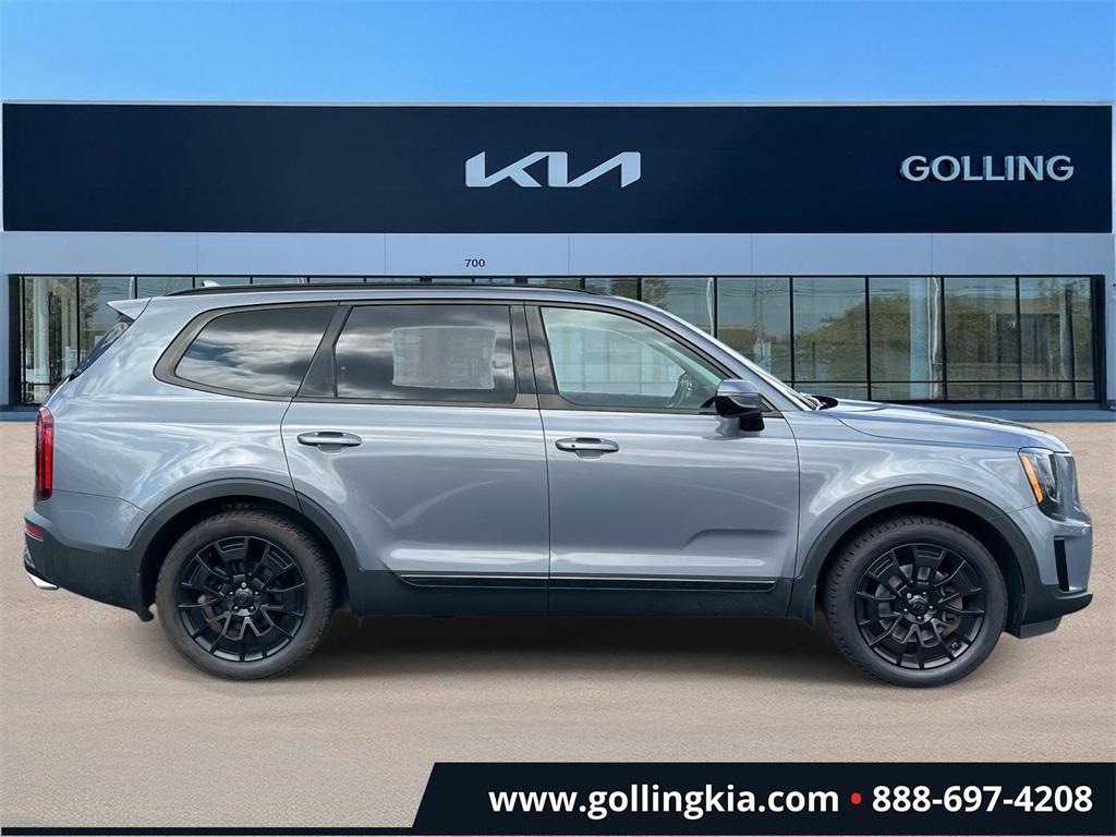 Vehicle image 3 of 32