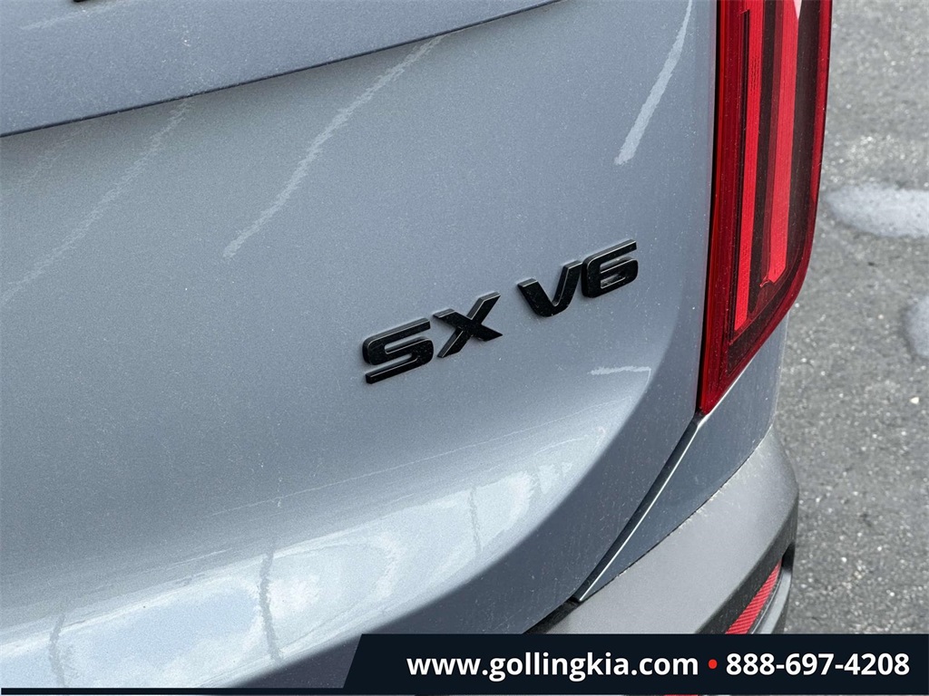 Vehicle image 17 of 32