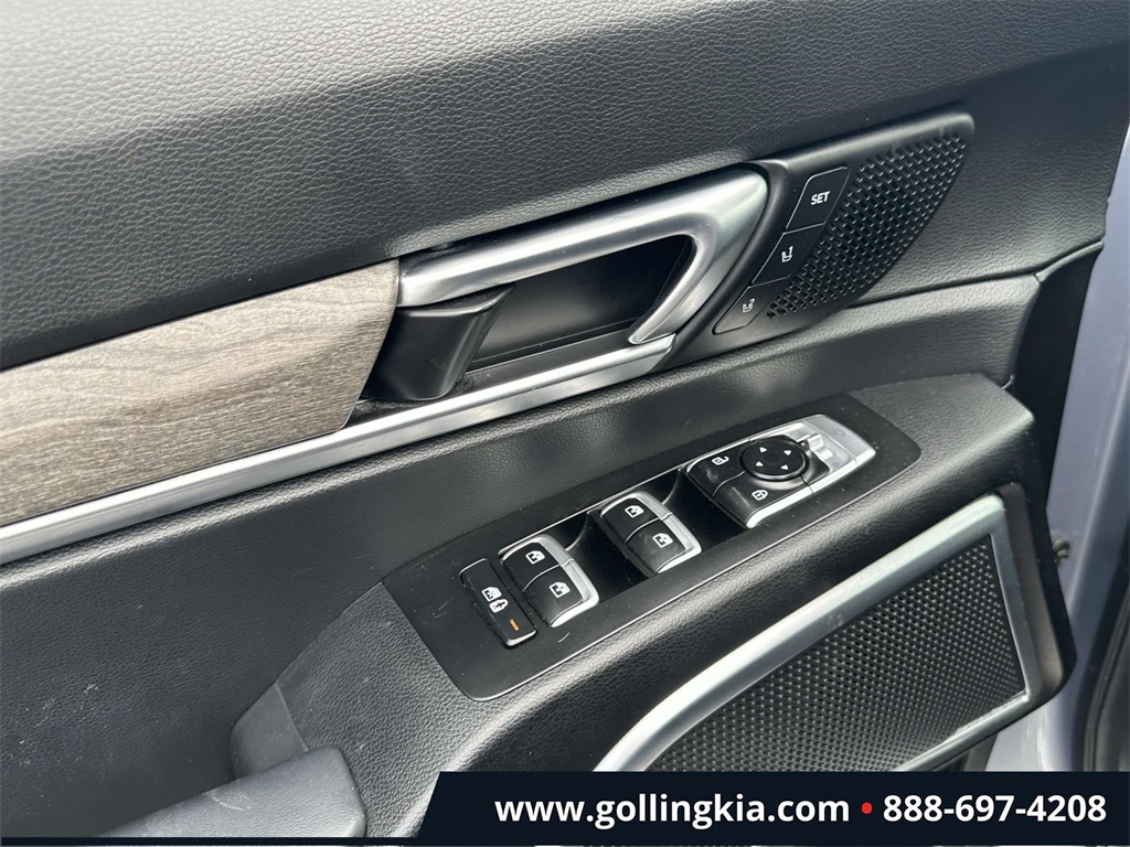 Vehicle image 31 of 32