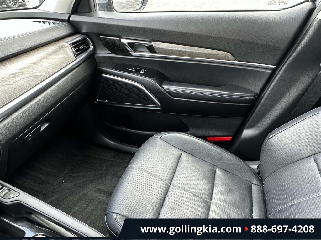 Vehicle image 15 of 32
