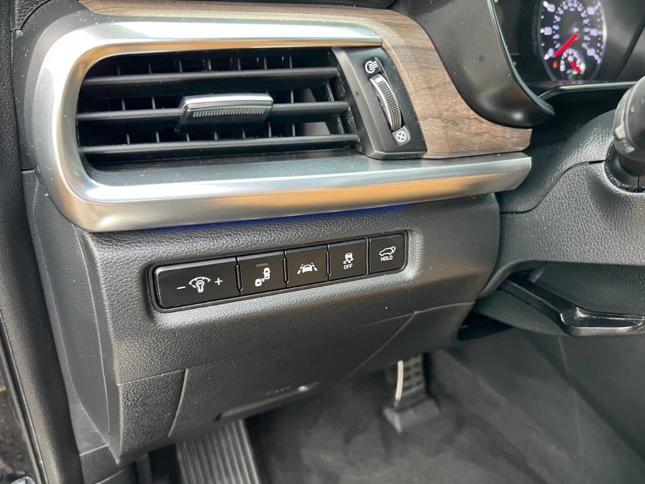 Vehicle image 23 of 63