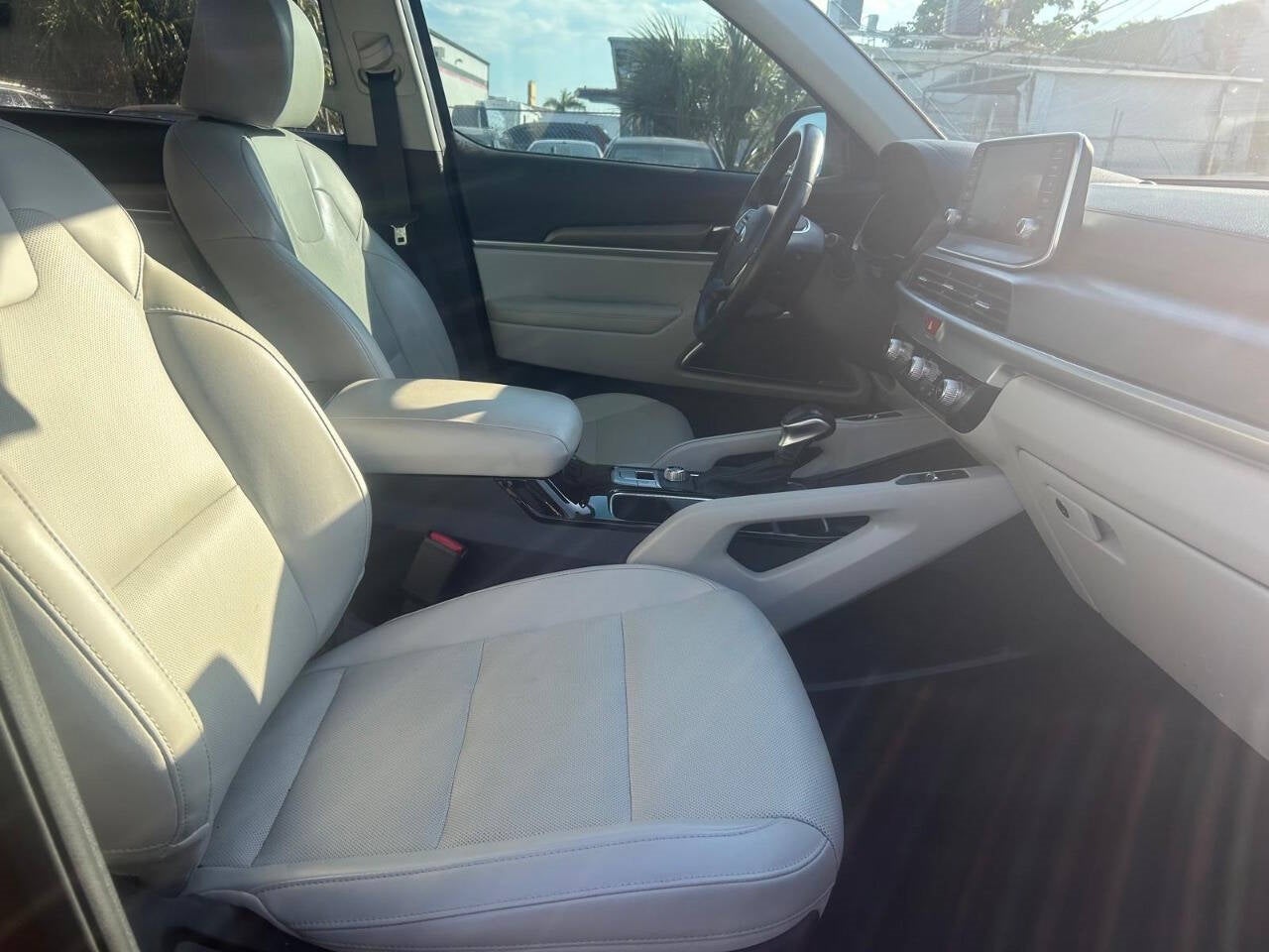 Vehicle image 36 of 48