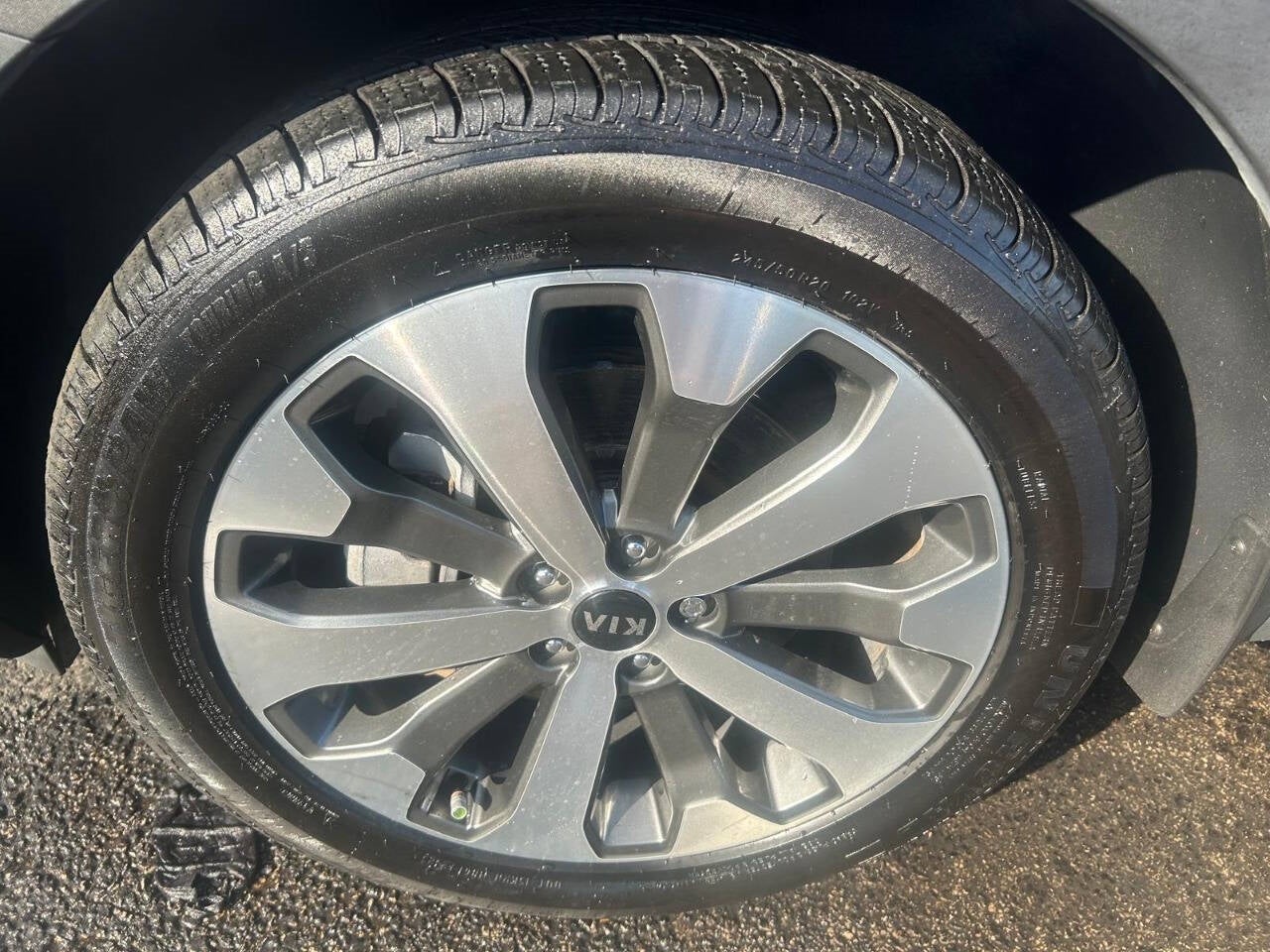 Vehicle image 32 of 48