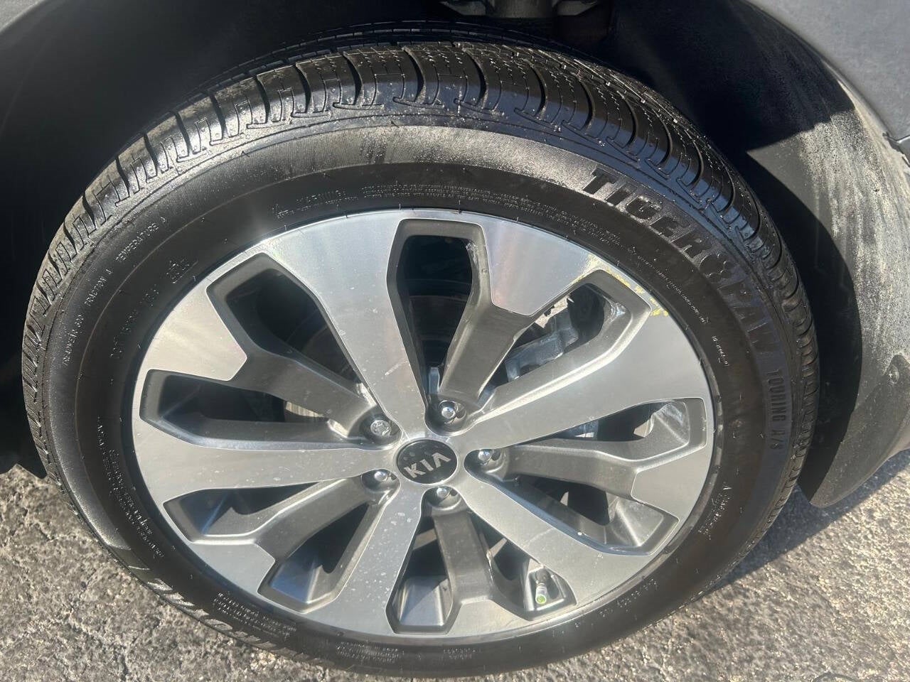 Vehicle image 17 of 48