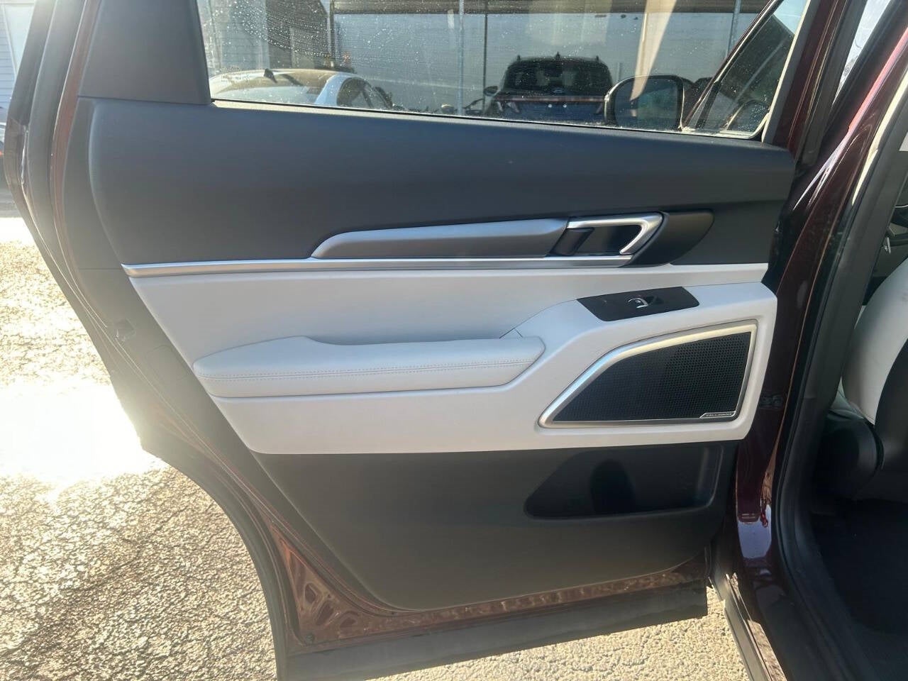 Vehicle image 25 of 48