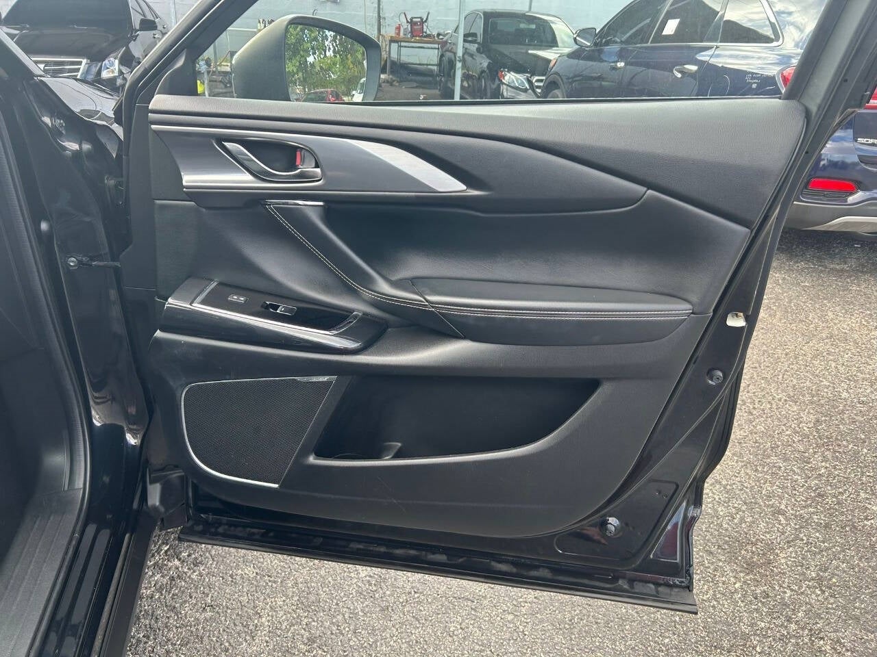 Vehicle image 34 of 48