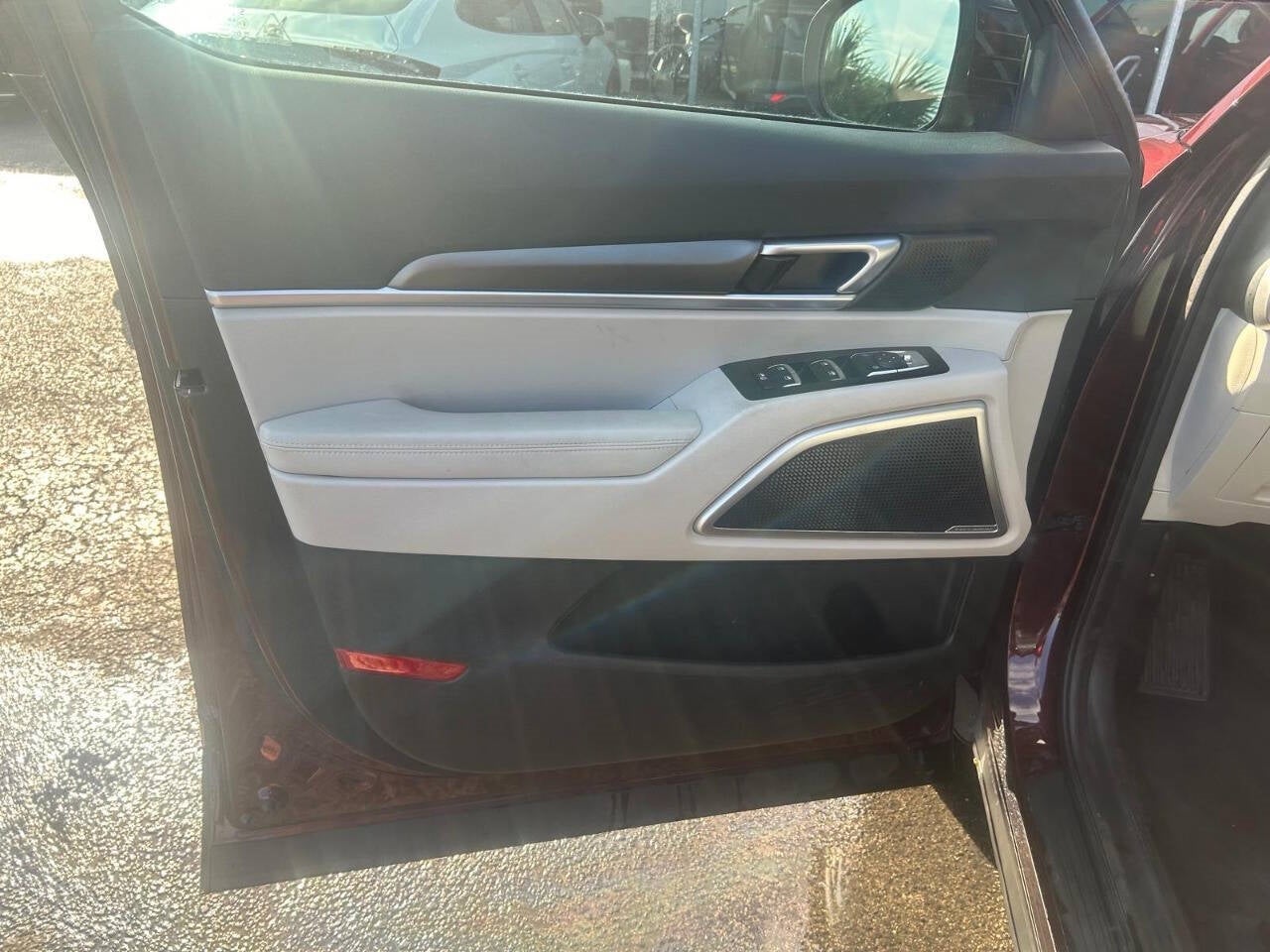Vehicle image 23 of 48