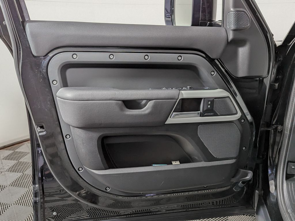 2021 Land Rover Defender Base Image 29 of 45