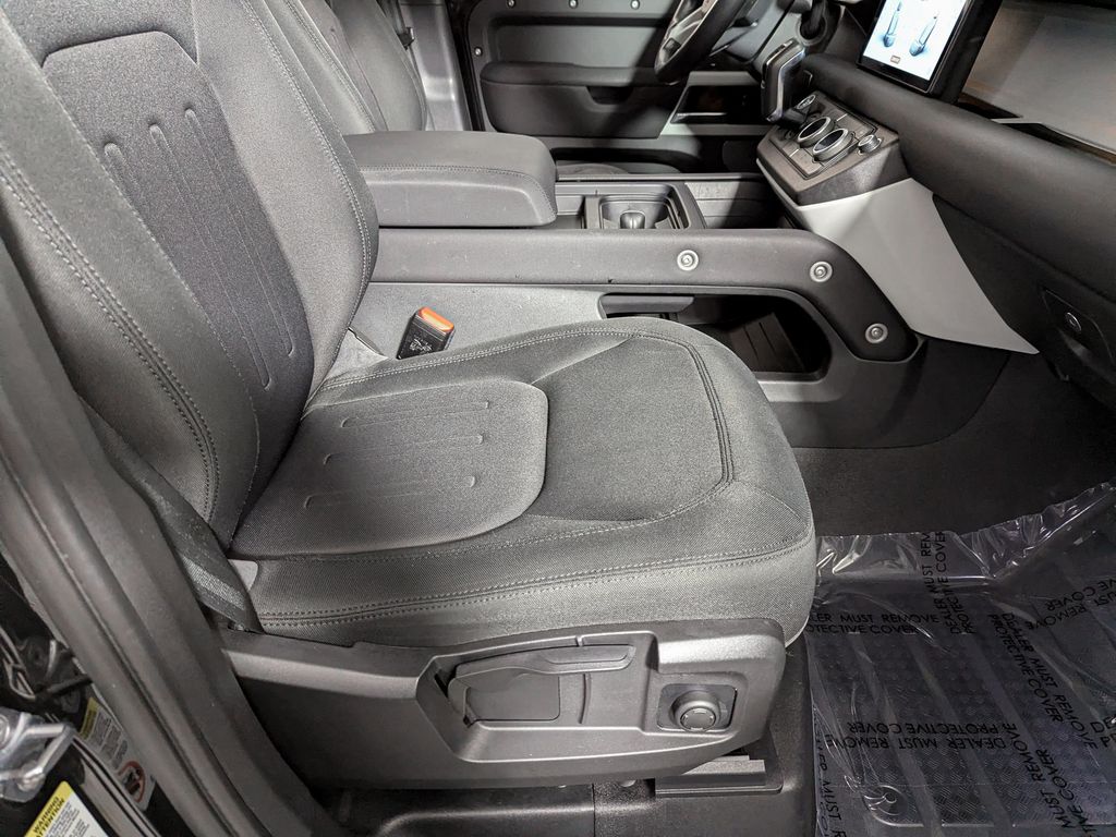 2021 Land Rover Defender Base Image 38 of 45