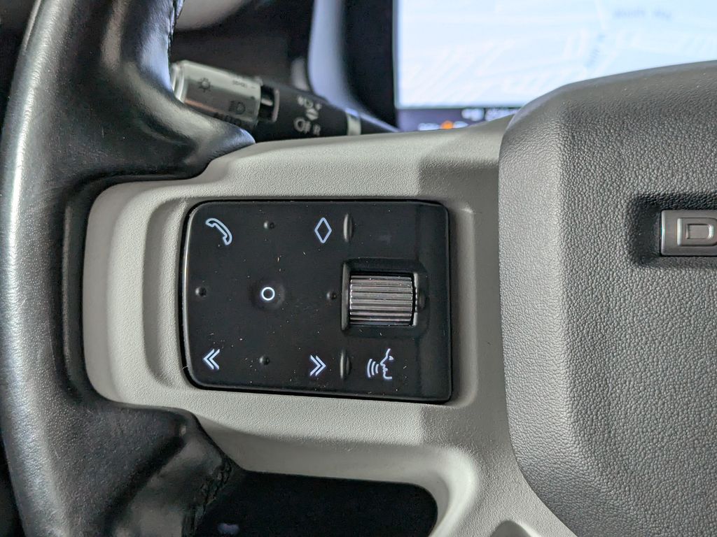 2021 Land Rover Defender Base Image 34 of 45