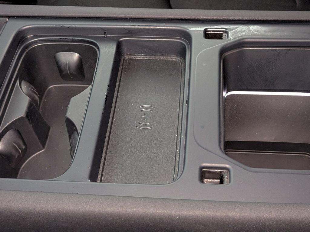 2021 Land Rover Defender Base Image 32 of 45