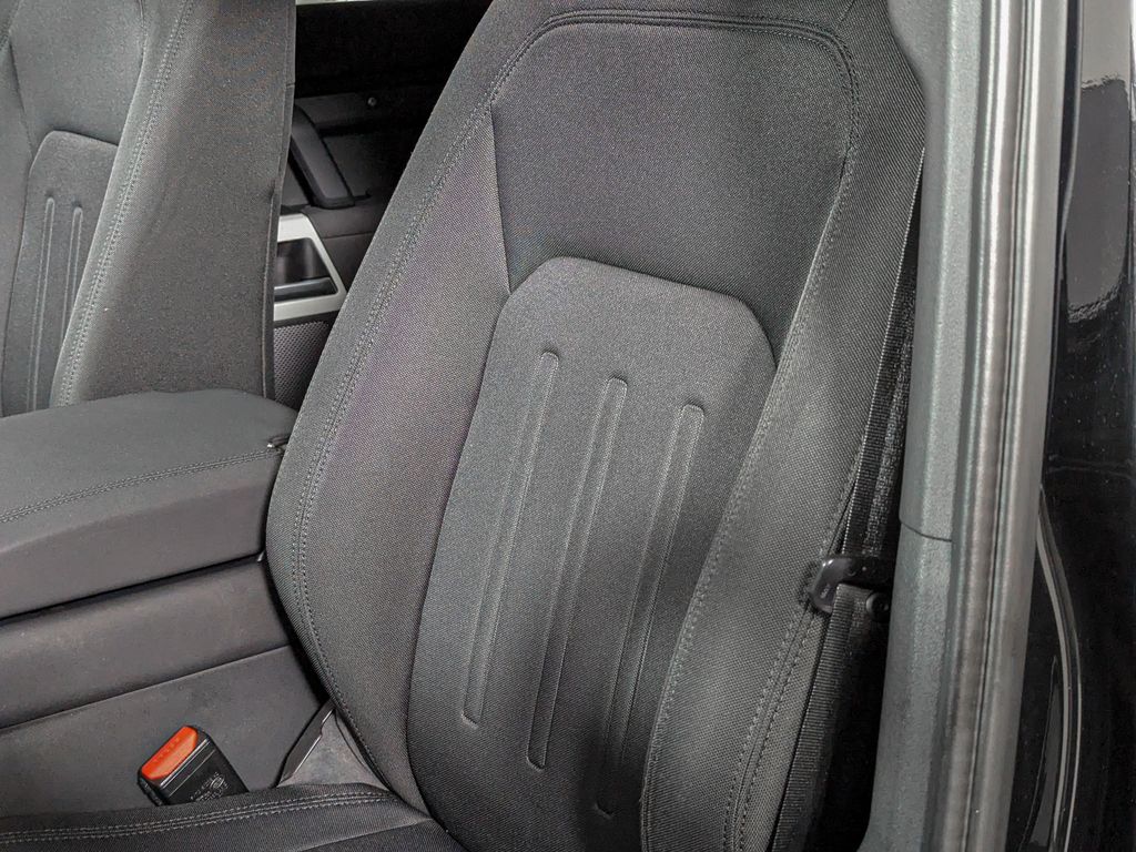 2021 Land Rover Defender Base Image 18 of 45