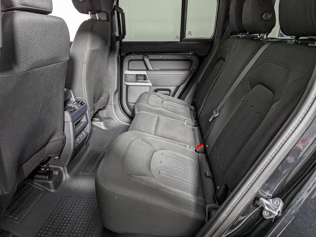 2021 Land Rover Defender Base Image 17 of 45