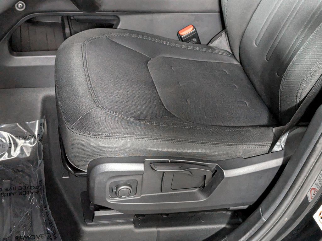 2021 Land Rover Defender Base Image 37 of 45