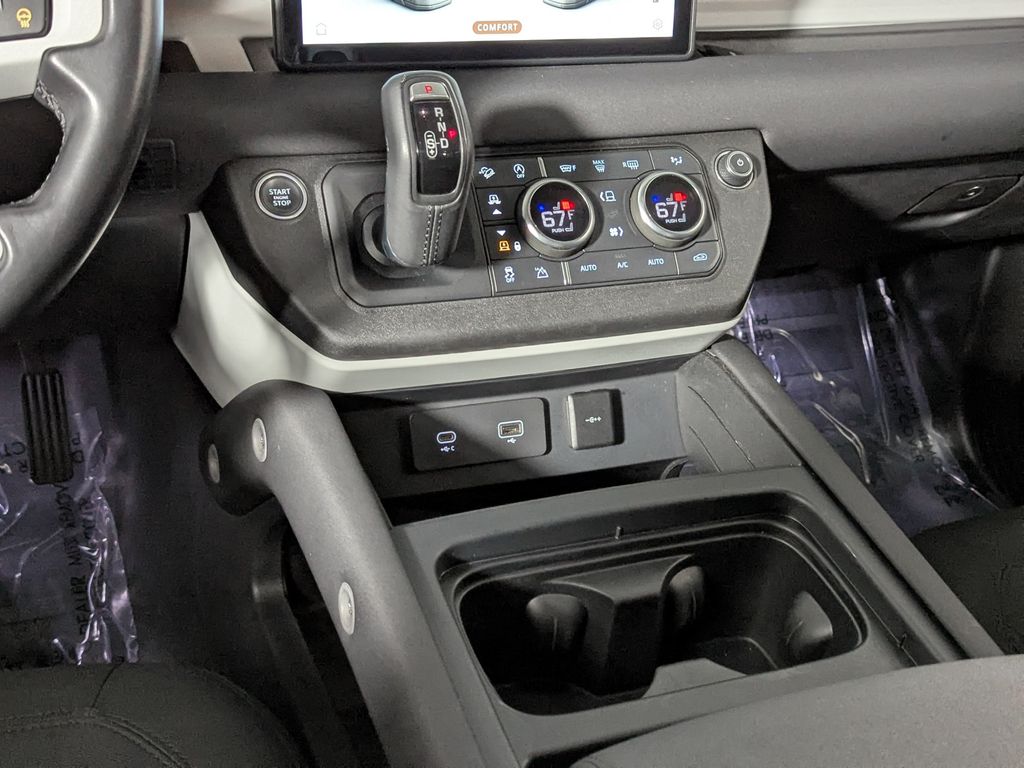 2021 Land Rover Defender Base Image 27 of 45
