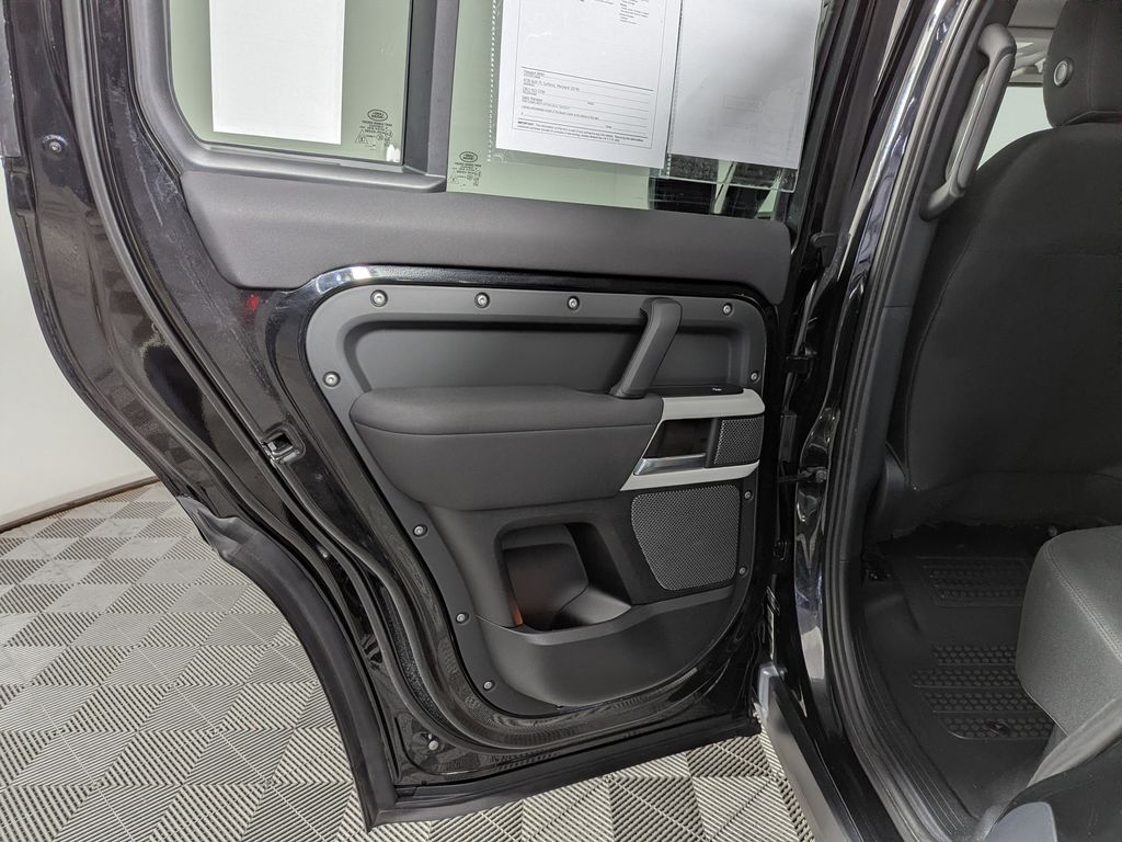 2021 Land Rover Defender Base Image 19 of 45