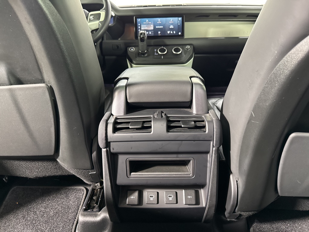 Vehicle image 23 of 25