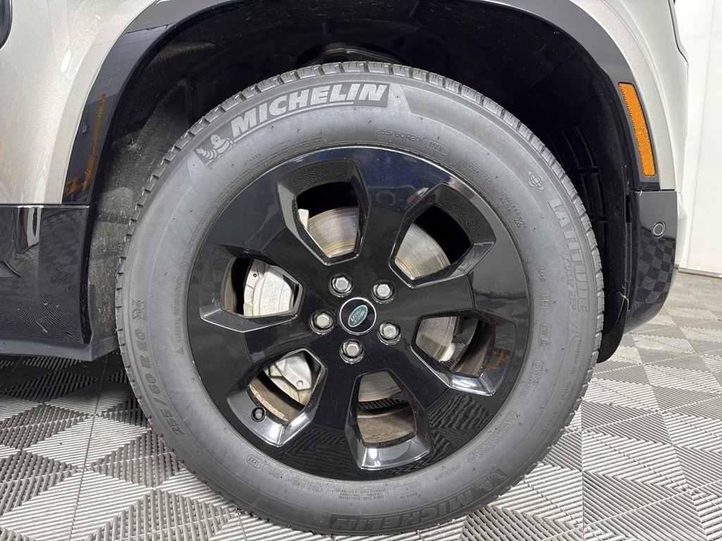 Vehicle image 10 of 25