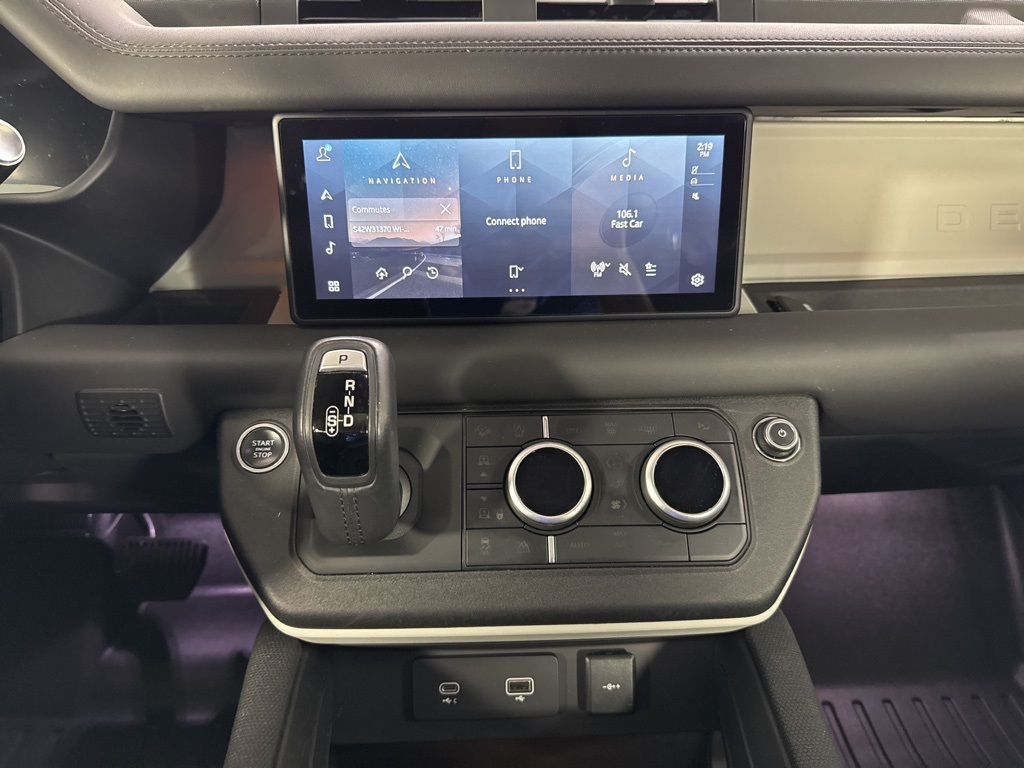 Vehicle image 21 of 25