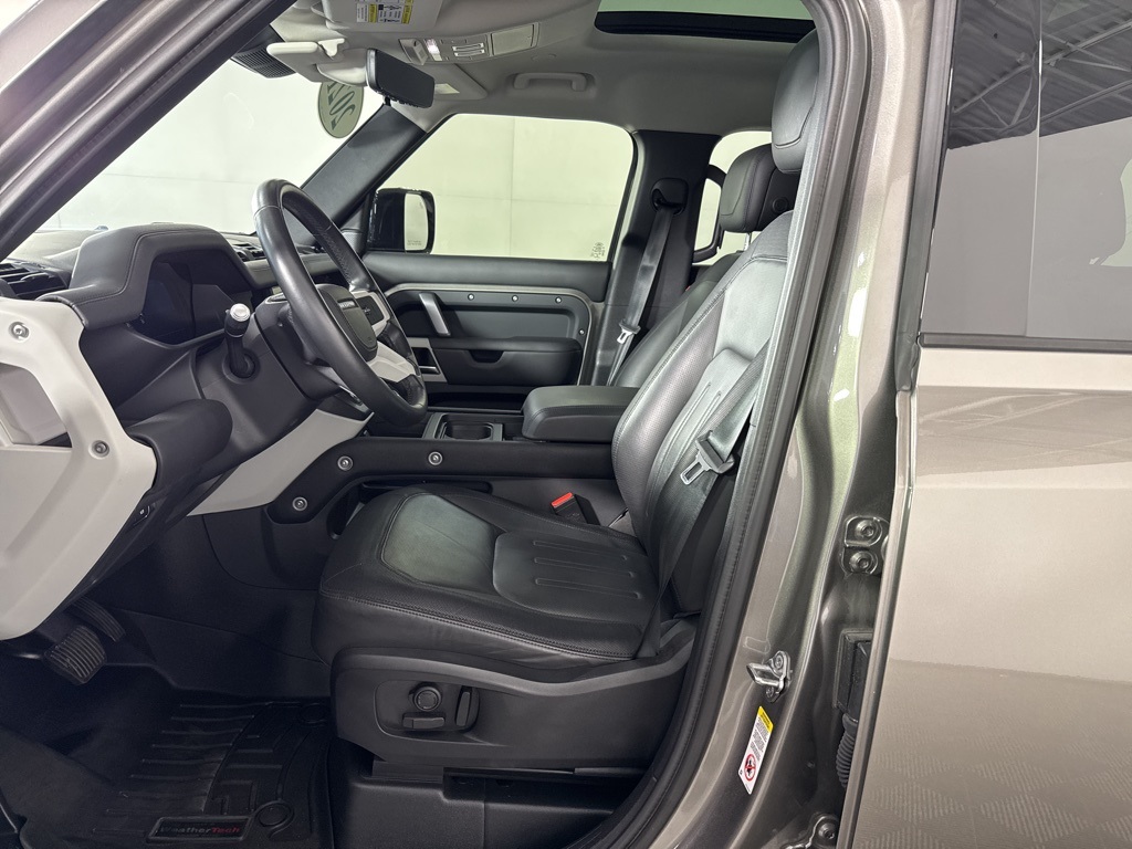 Vehicle image 16 of 25