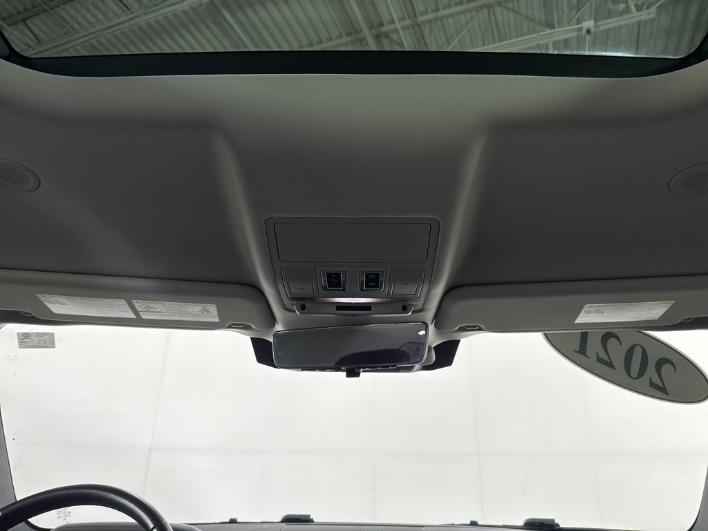 Vehicle image 18 of 25