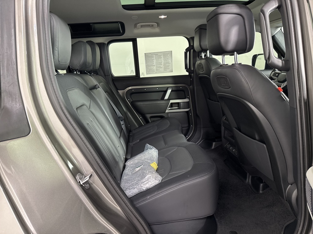 Vehicle image 13 of 25