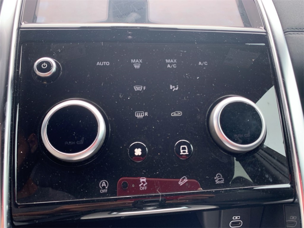 Vehicle image 18 of 26