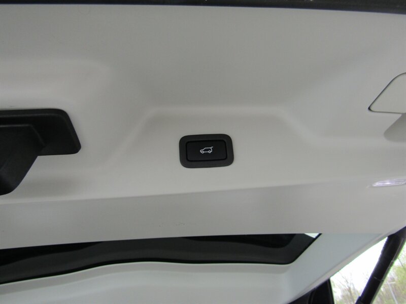 Vehicle image 46 of 76