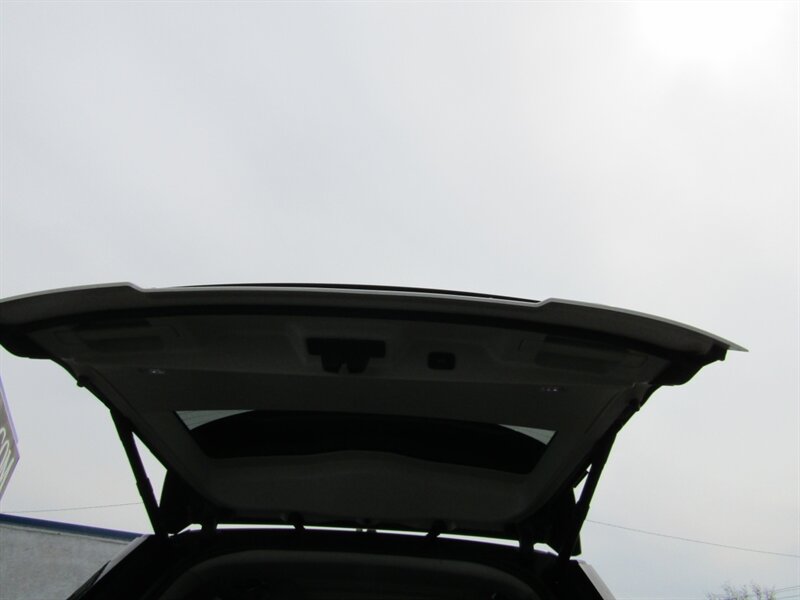 Vehicle image 45 of 76