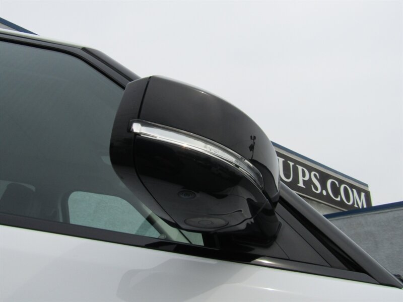 Vehicle image 33 of 76