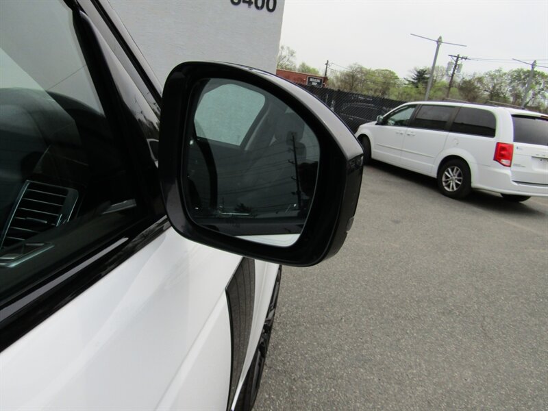 Vehicle image 31 of 76