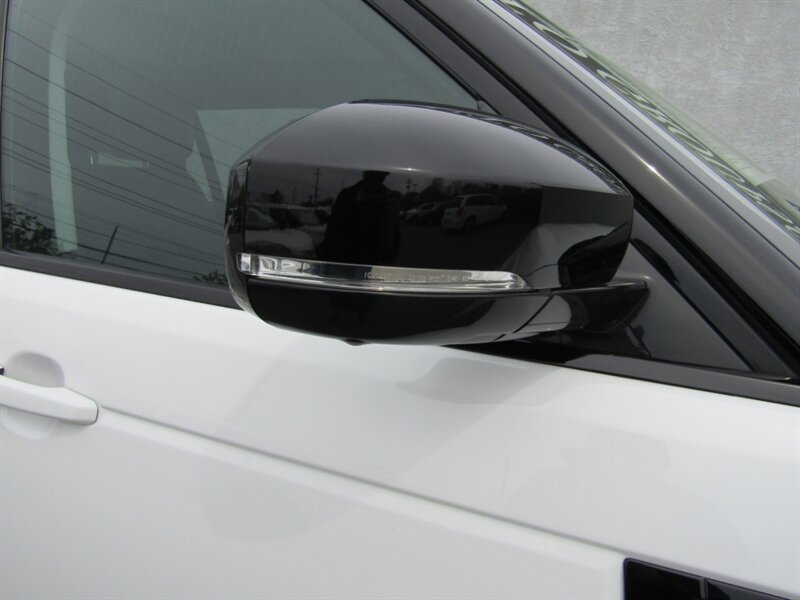 Vehicle image 32 of 76