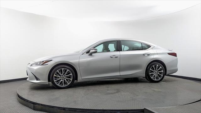 2021 Lexus ES 250 Image 3 of 29