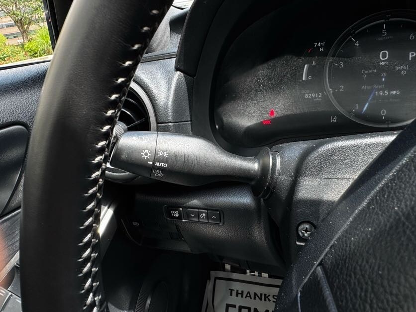 Vehicle image 37 of 39