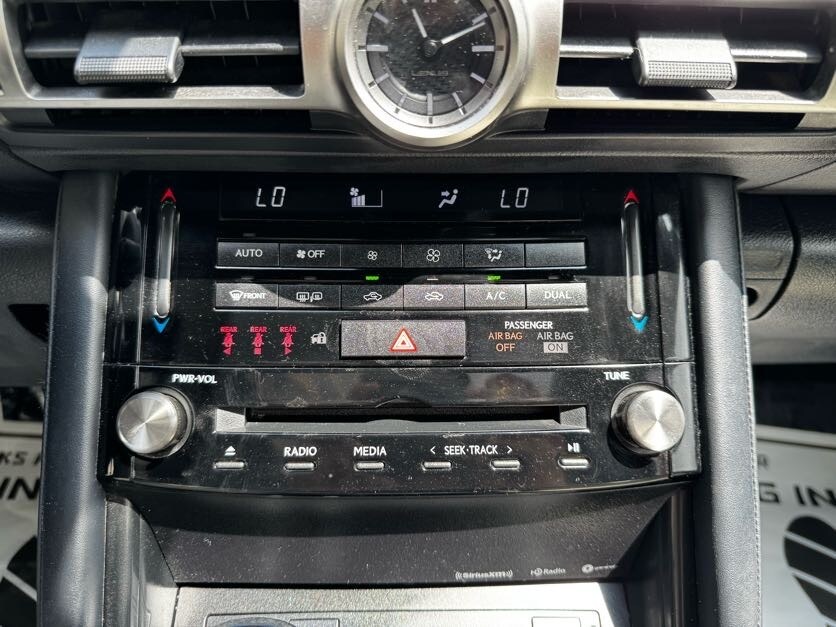 Vehicle image 25 of 39