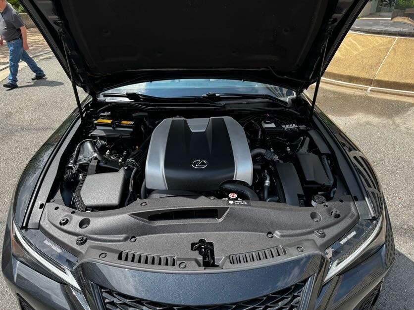 Vehicle image 33 of 39