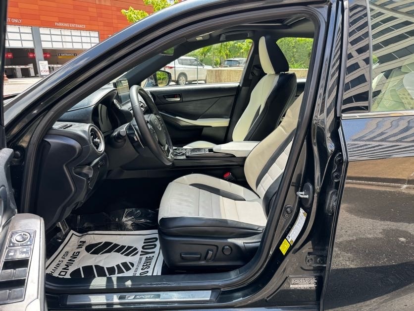Vehicle image 14 of 39