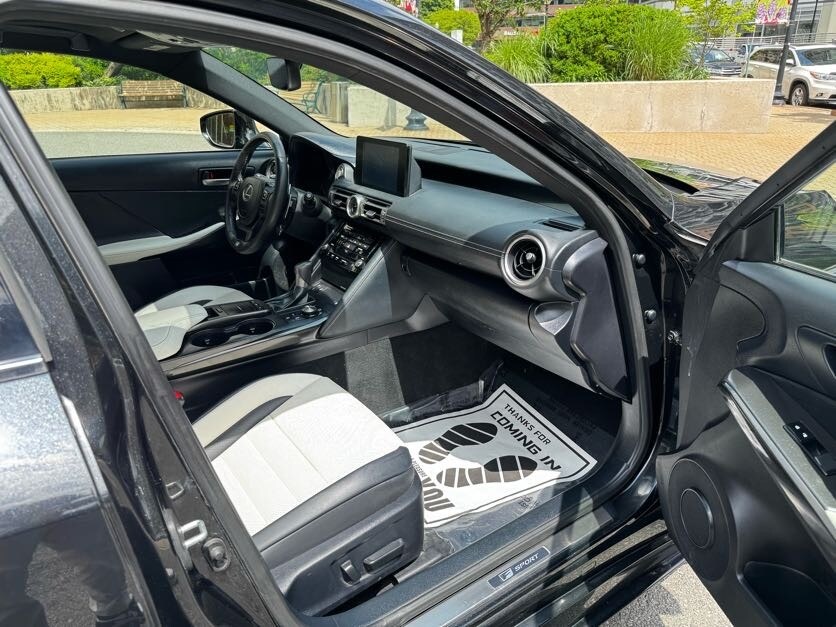 Vehicle image 29 of 39