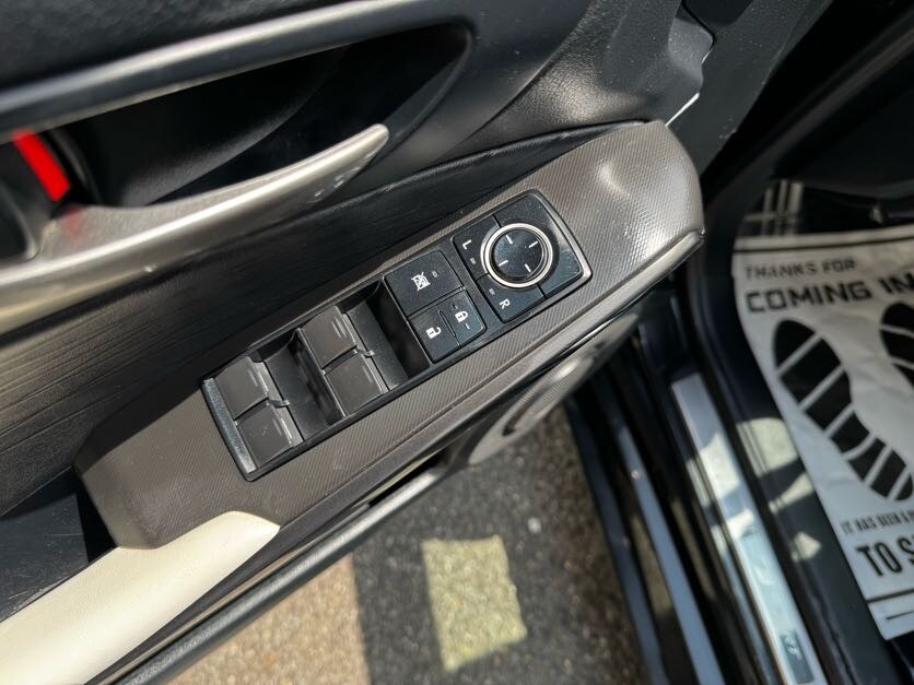Vehicle image 16 of 39