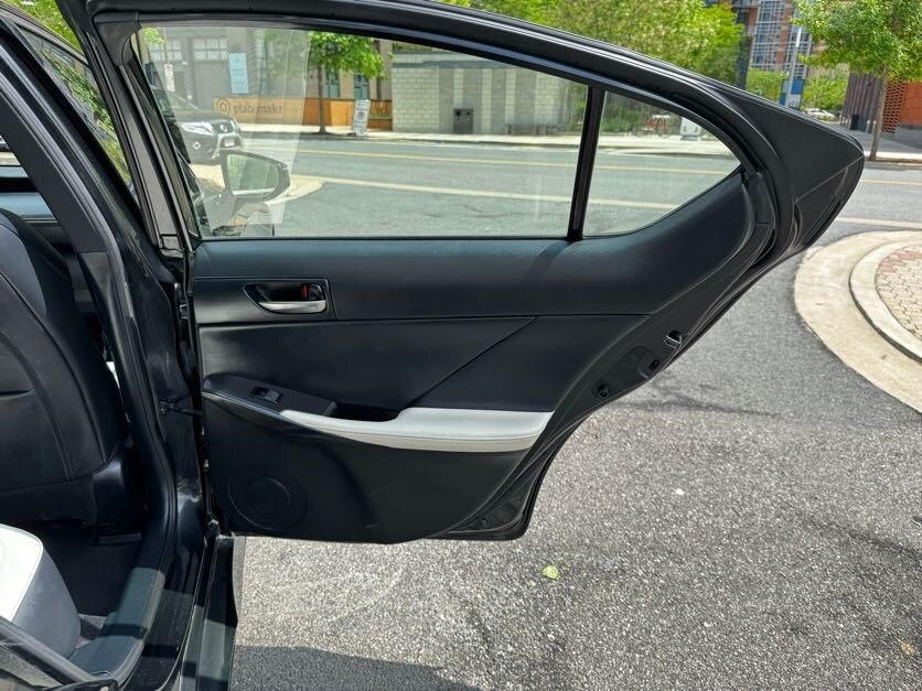 Vehicle image 22 of 39