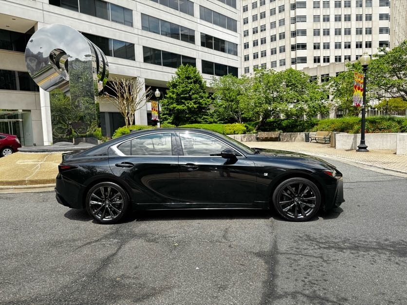 Vehicle image 4 of 39